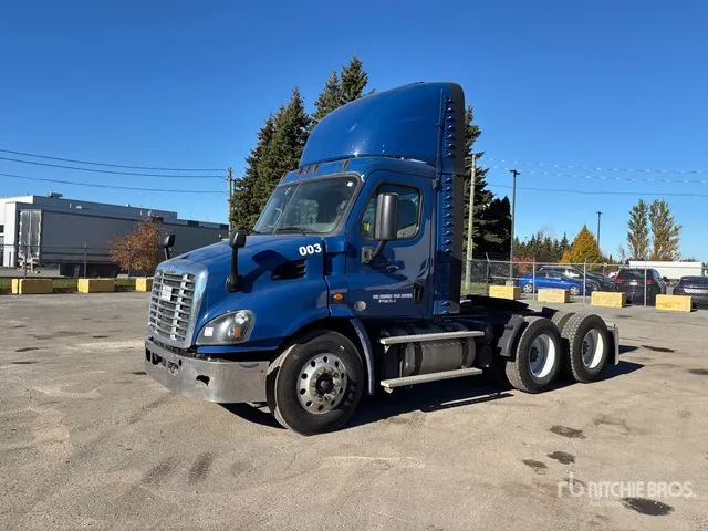 2018 Freightliner Cascadia 113 6x4 T/A Day Cab Truck Tractor