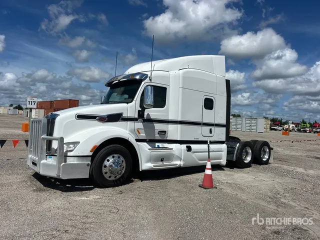 2018 Peterbilt 579 6x4 T/A Sleeper Truck Tractor
