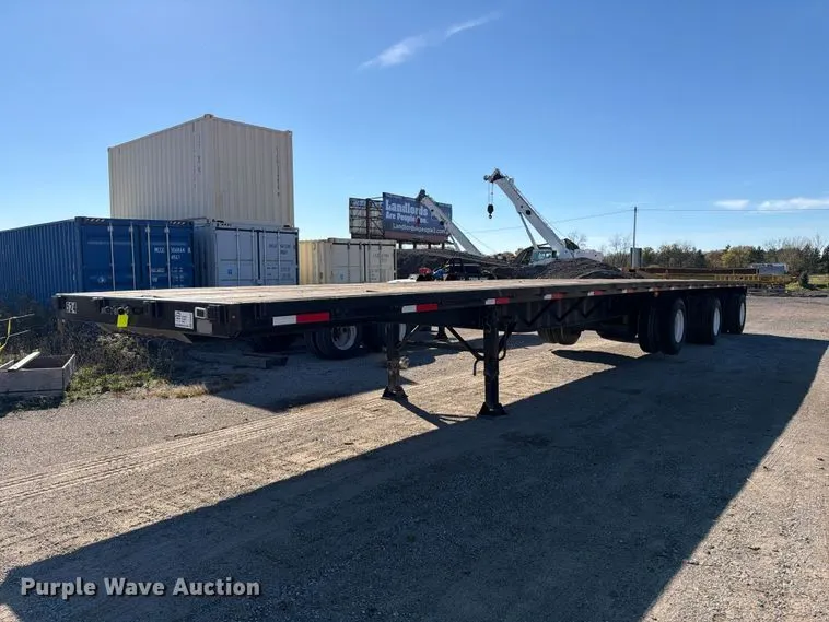 1994 Fruehauf flatbed trailer