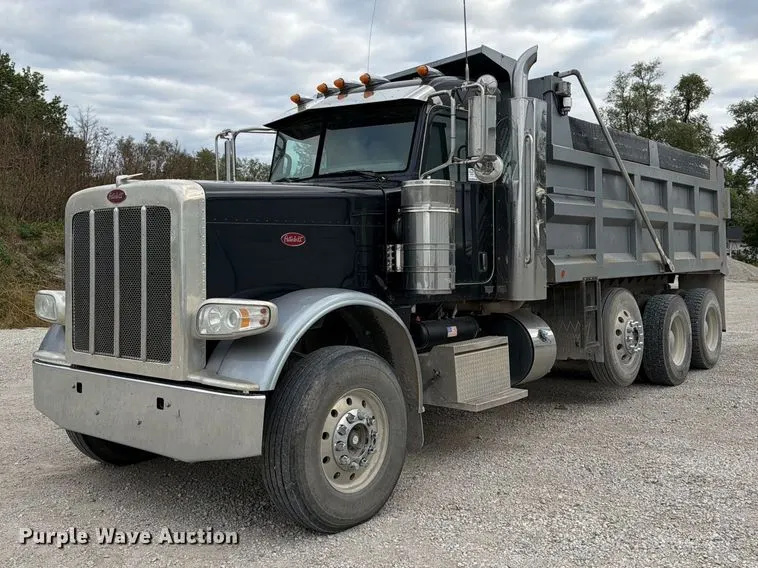 2012 Peterbilt 388 dump truck