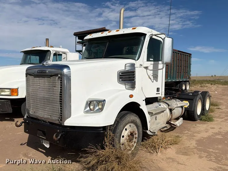 2013 Freightliner Coronado semi truck