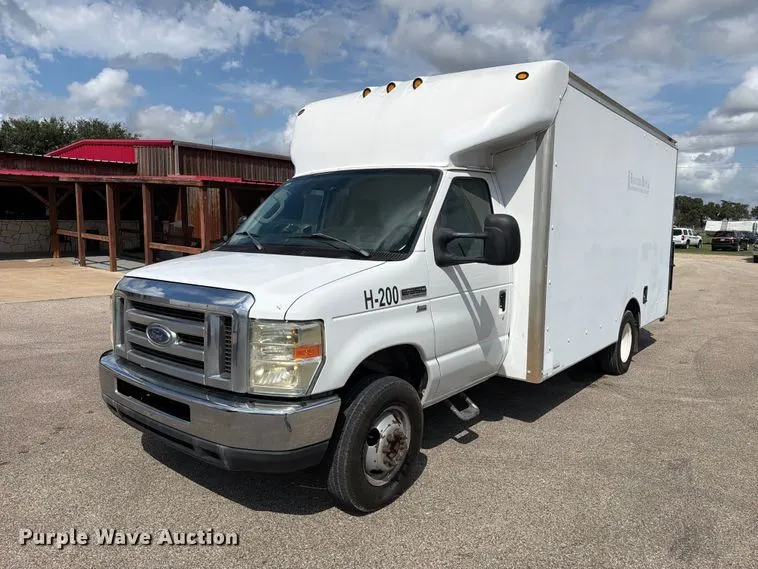 2011 Ford E350 box truck
