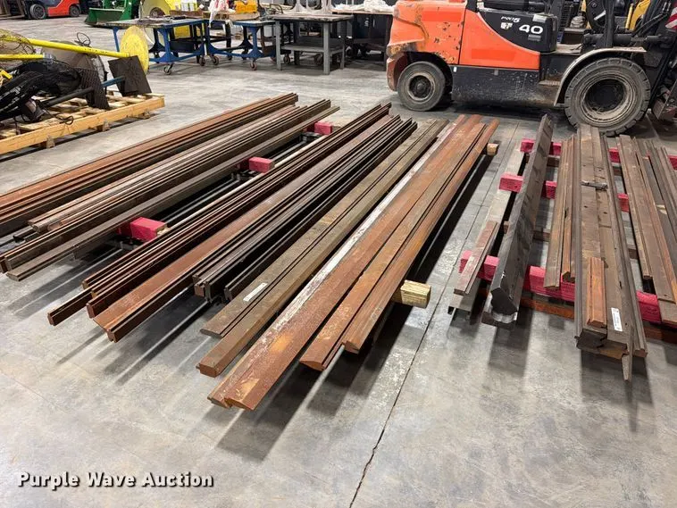 Approximately 17 press brake dies