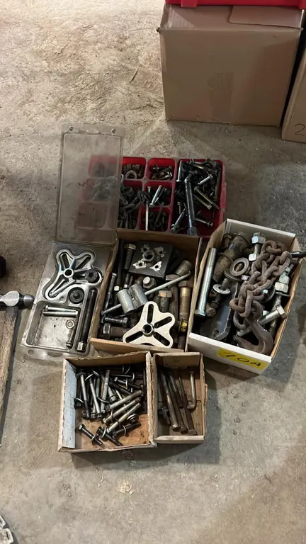 Pullers and puller bolts