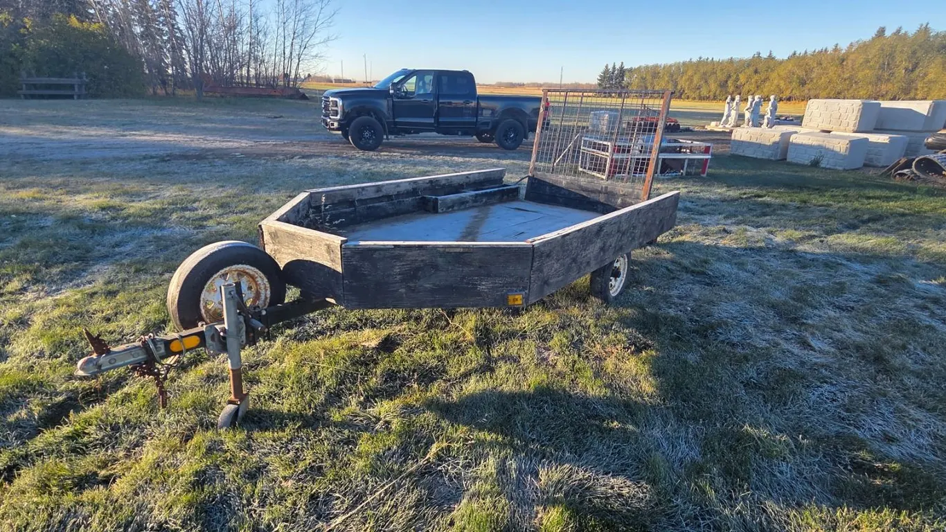 Utility trailer with drop tailgate/ramp