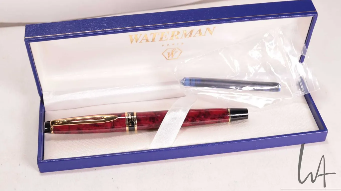 Waterman Paris fountain pen with extra ink, in presentation case