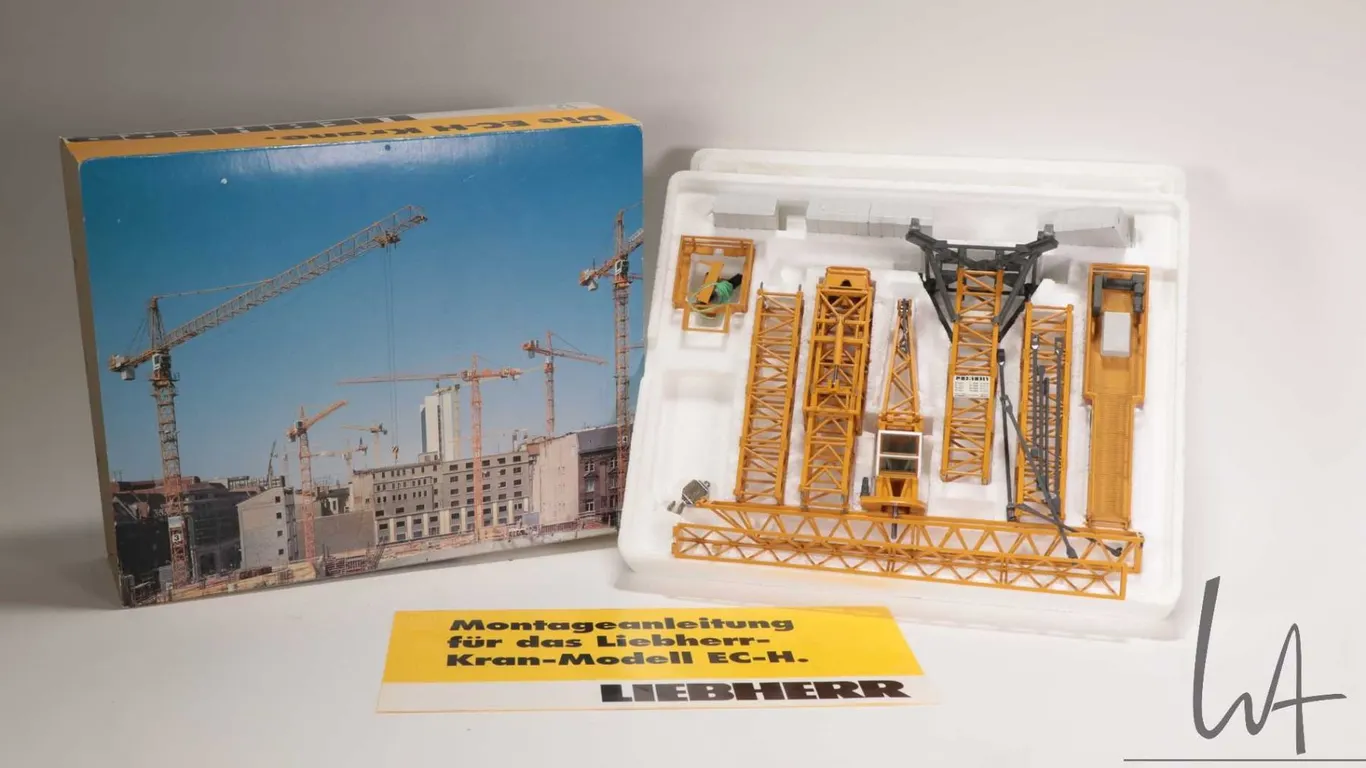 Leibherr EC-H Krane 1:50 scale die cast model, note: missing two counterweights