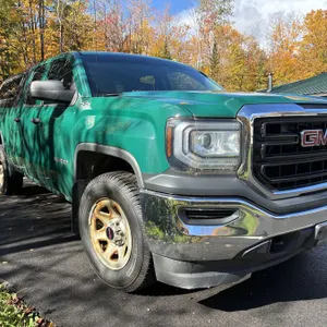 2016 GMC Sierra 1500 Crew Cab Pickup Truck with Cap