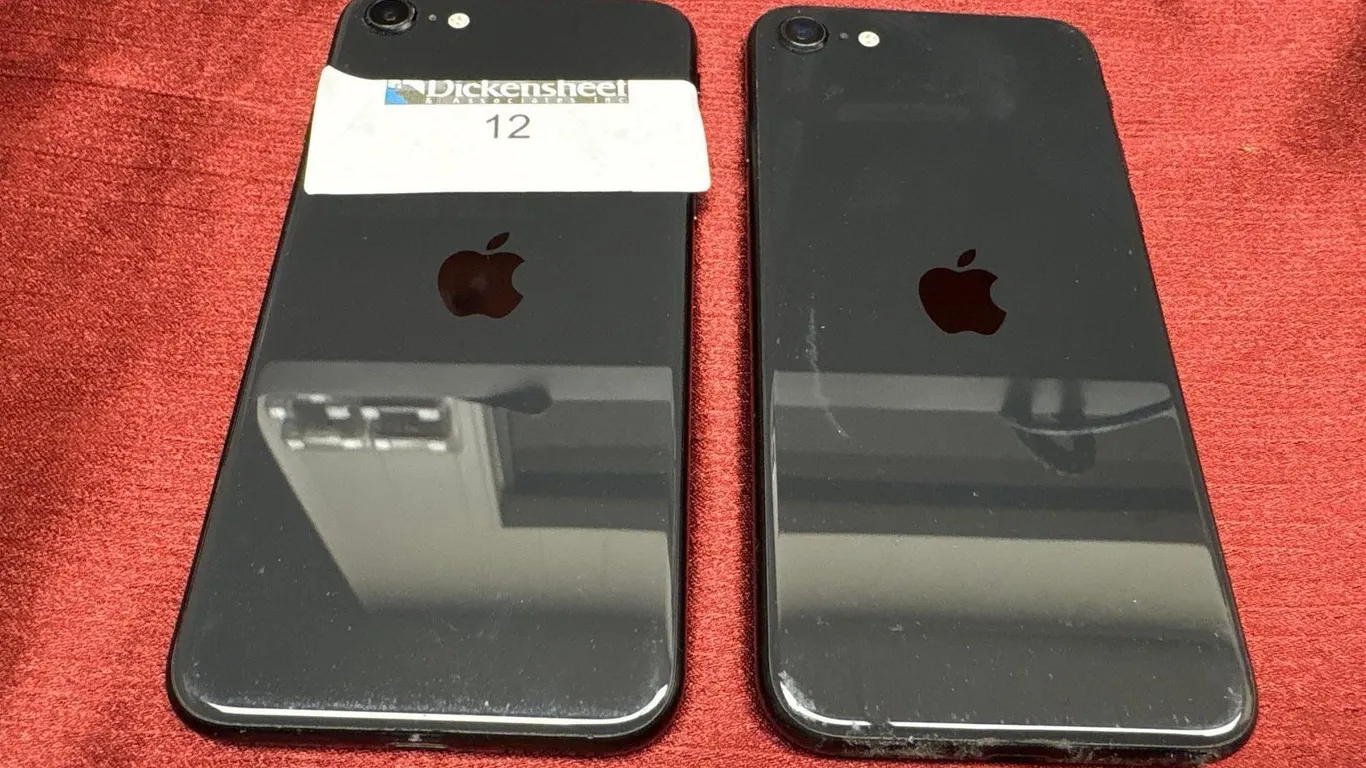 APPLE IPHONE SE GRAY, QTY (2)
