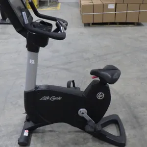 Life Fitness 95CS Exercise Bike ***NOT TESTED, will require 2-3 people to move & load*** Life Fitnes