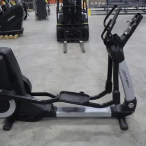 Life Fitness 95XS Elliptical ***PARTS ONLY, will require 2-3 people to move & load*** Life Fitness