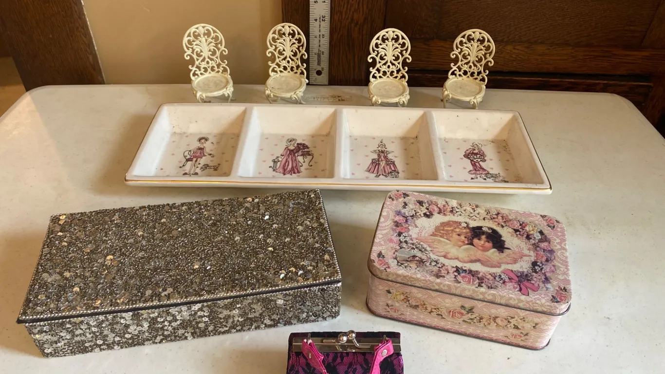 Decorative Items: Ceramic Tray, Four Miniature Chairs, and Two Tins