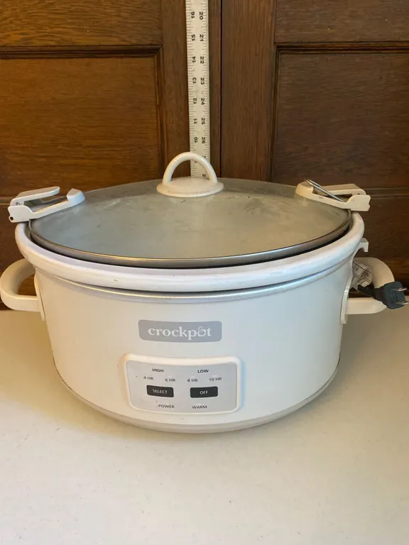 White Crock-Pot Slow Cooker With Glass Lid and Digital Controls