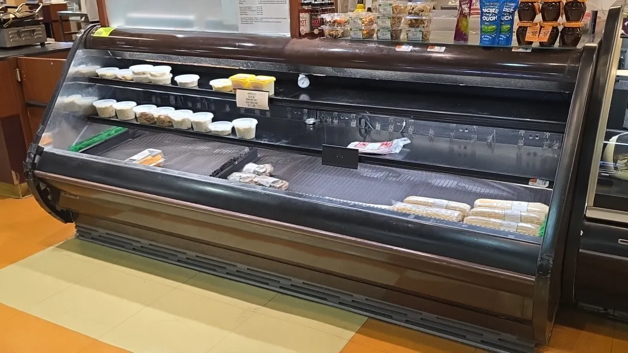 2004 Hillphoenix O2.5UM8 low-profile 3-deck refrigerated deli display case. Features electric defrost, tiered adjustable shelving, interior lighting,