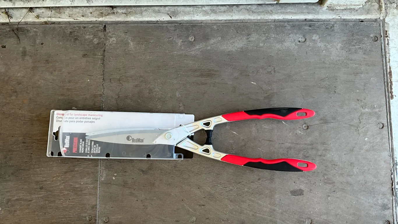 UNUSED REDMAX PRECISION 22” STRAIGHT BLADE HEDGE SHEAR
