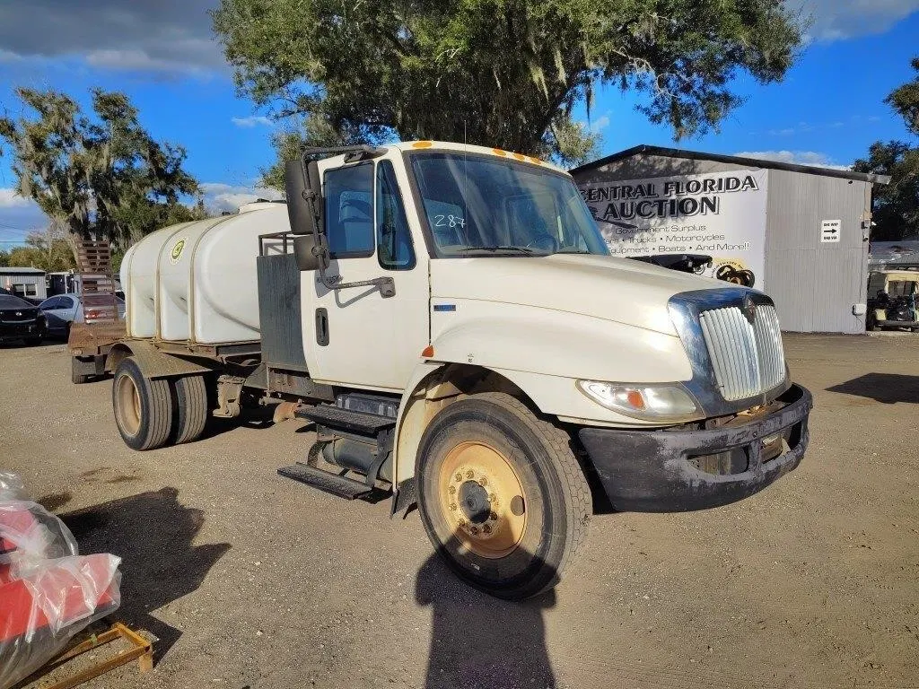 2010 InTERNATIONAL DURASTAR 4000 SERIES RUNS/MOVES