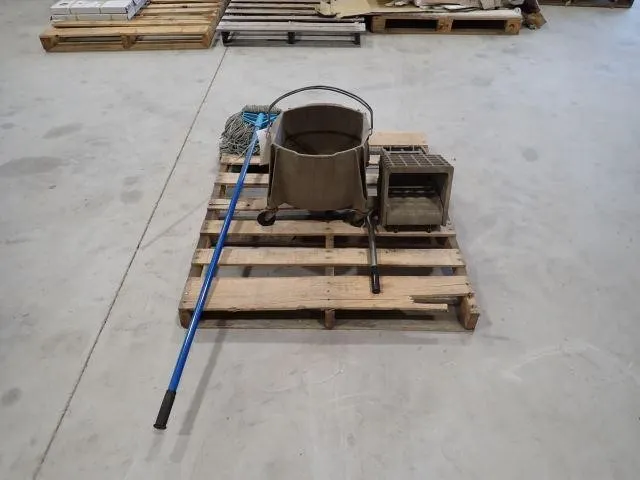 Rubbermaid Mop Bucket