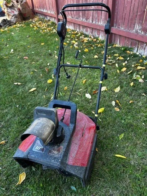 18 inch electric snow blower working