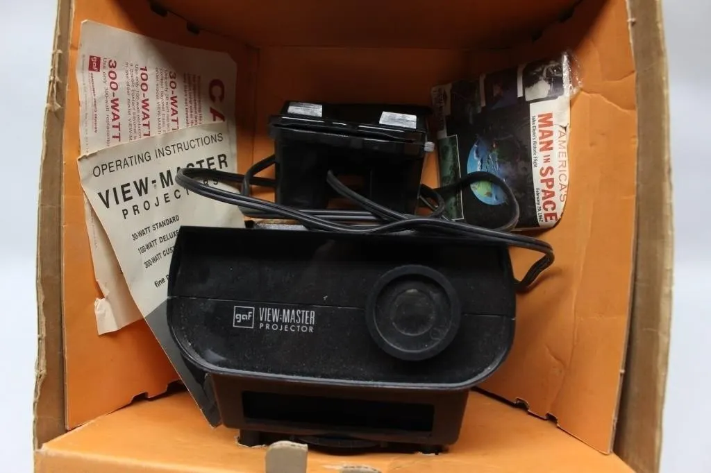 GAF View-Master Projector with Manual and Reel