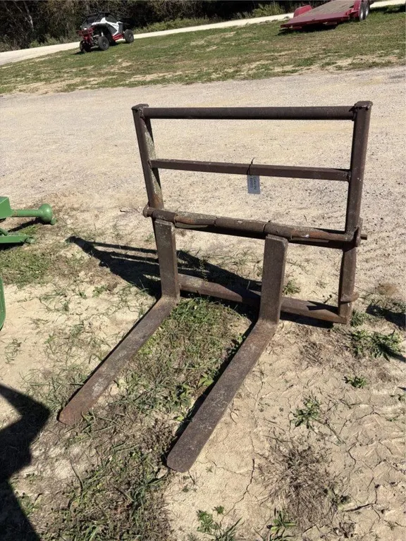 Universal Attach 36" Pallet Forks