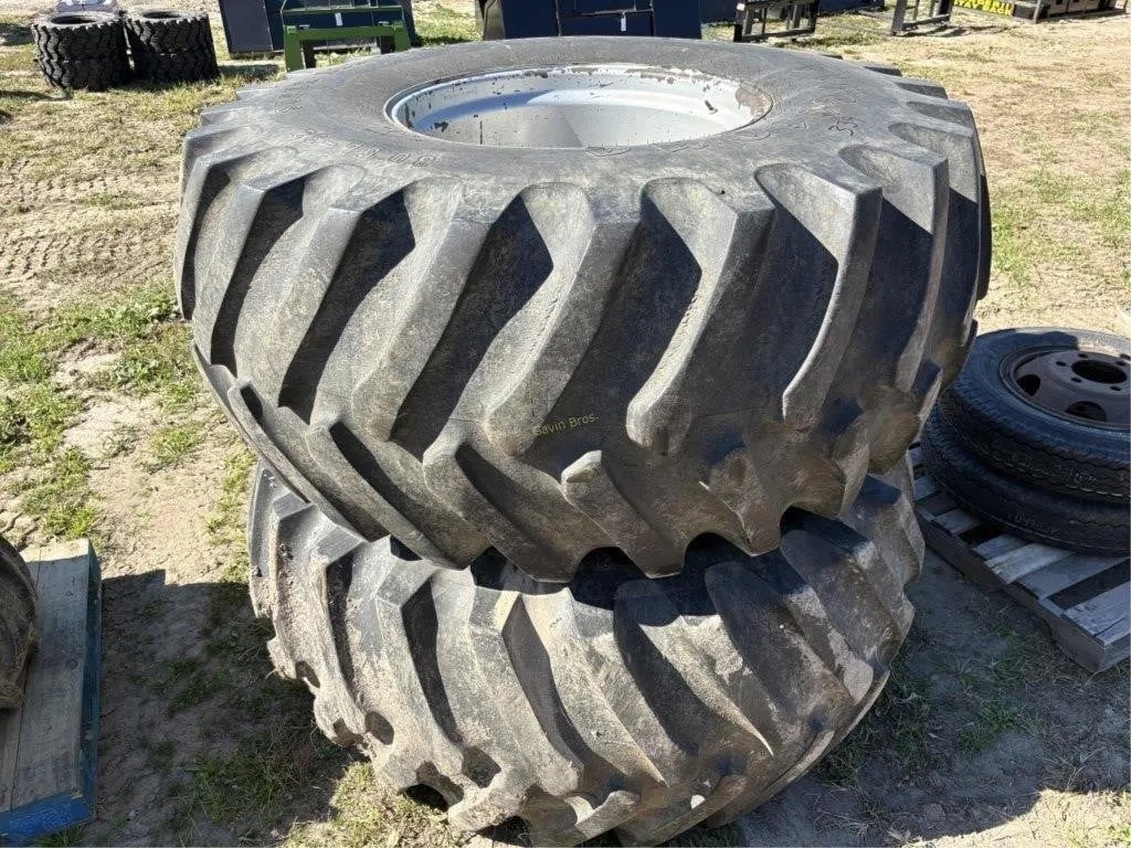 (2) 30.5L - 32 Tractor Tires w/rims