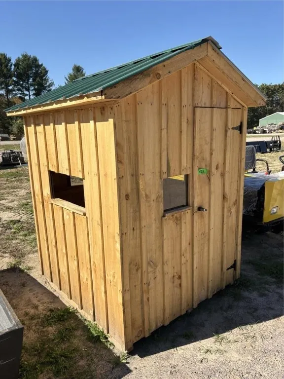 5' x 5' Enclosed Deer Stand w/windows