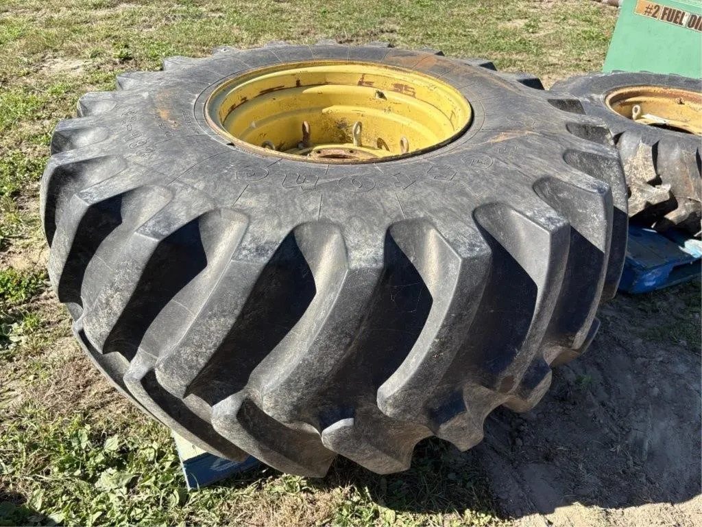 (1) 28L - 26 Tractor Tire w/rim
