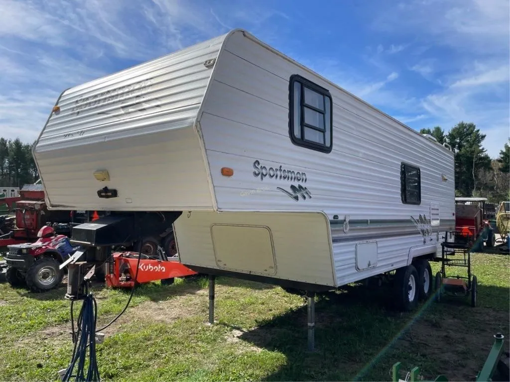 1998 Sportsman Ultra Lite 2352 Camper