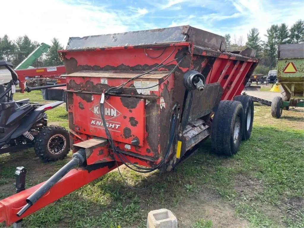 Kuhn Knight 8124 Slinger Spreader