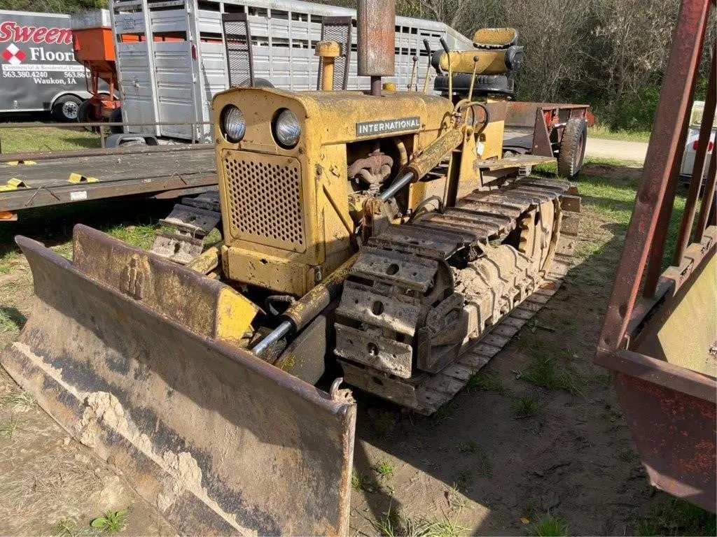 International T340 Crawler Dozer