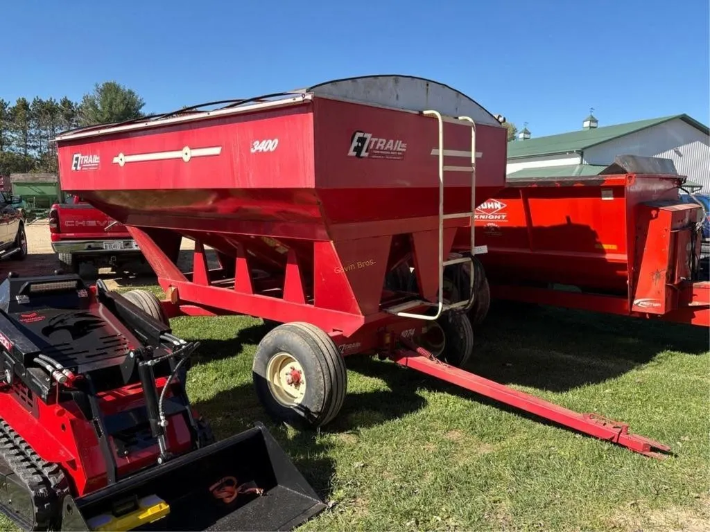 EZ Trail 3400 Gravity box with Fert Auger