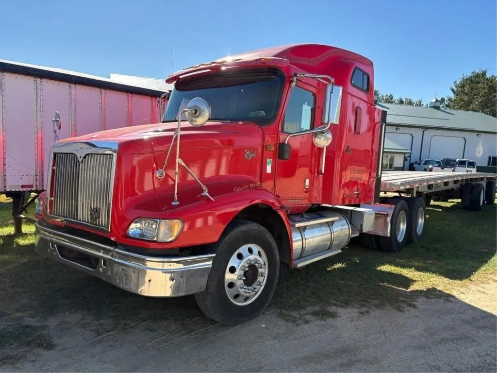 2000 International Eagle 9200i Semi Truck