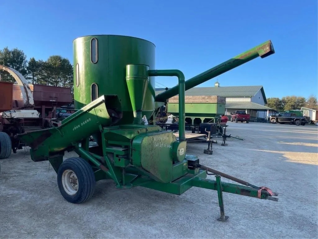 John Deere 400 Mixer Mill