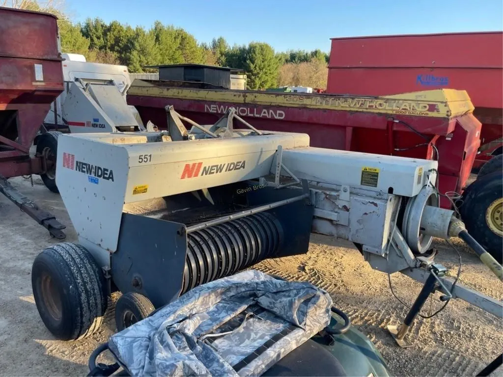 New Idea 551 Square Baler with thrower
