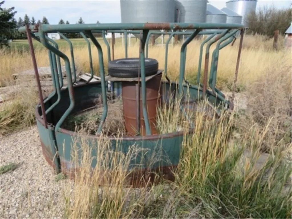 High Hog Round Bale Feeder