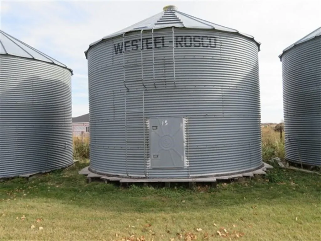 2750 Bu. Westeel Rosco Flat Bottom Grain Bin