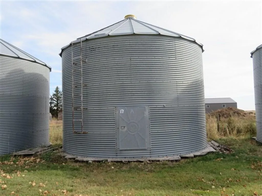 2750 Bu. Westeel Rosco Flat Bottom Grain Bin