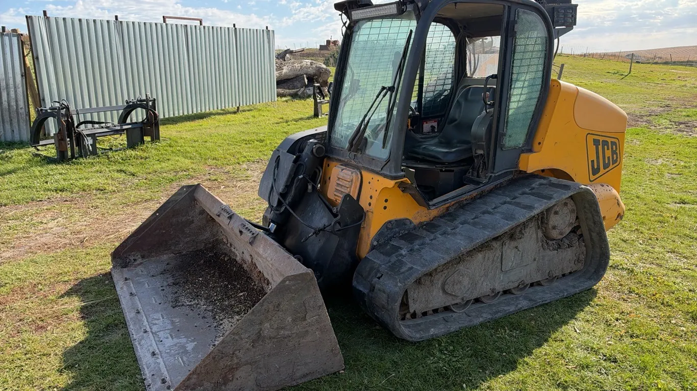 JCB 1110T track skid loader