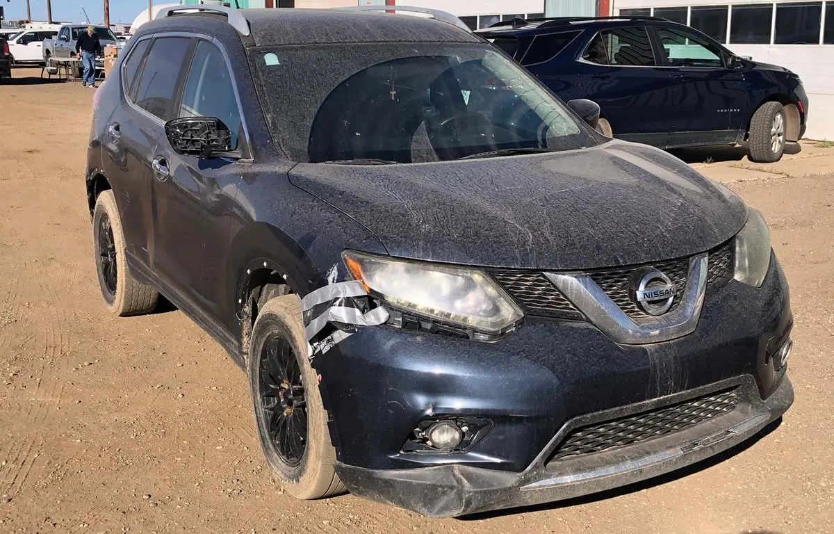 SALVAGE UNIT: 2016 Nissan Rogue SV SUV