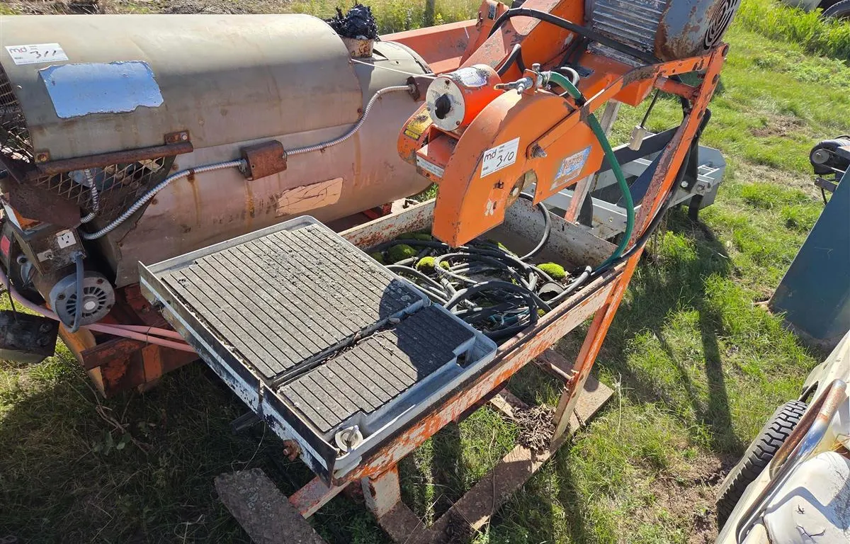 Norton Clipper Buster Masonry Saw
UNRESERVED