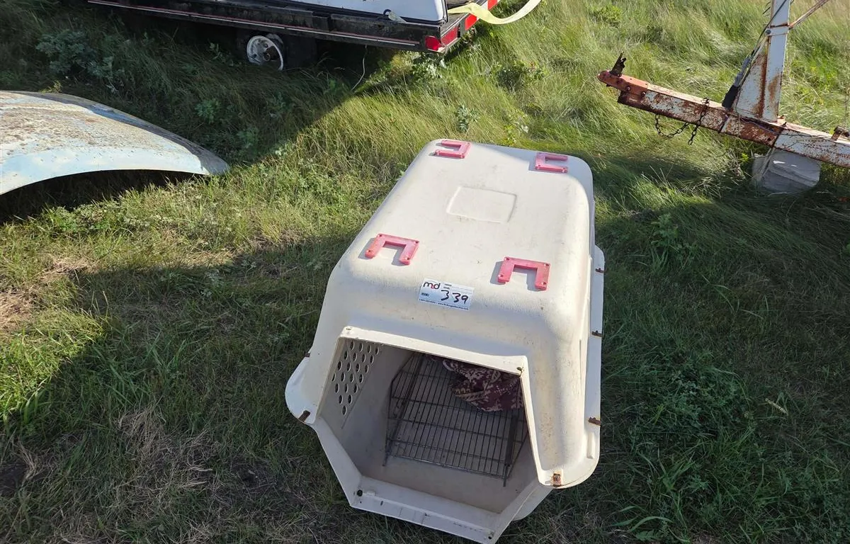 Plastic Pet Kennel
UNRESERVED