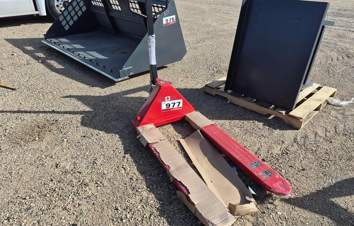 Approx. 5500 Lb Capacity Manual Pallet Jack
UNRESERVED