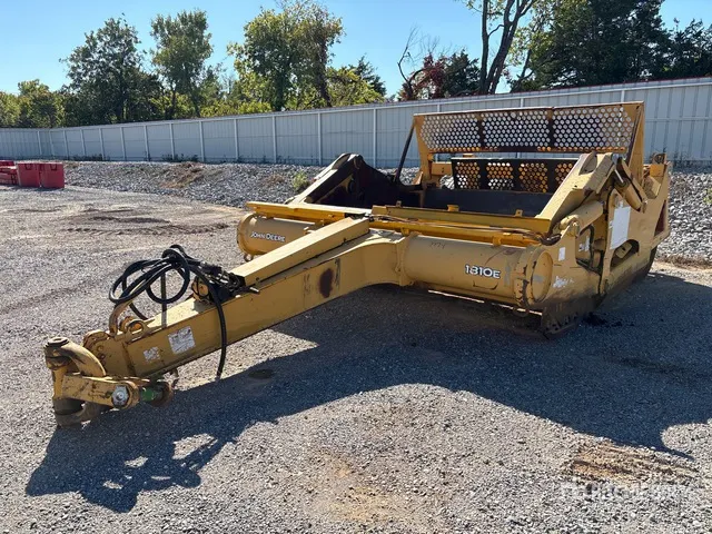 2005 John Deere 1810E 4 Tire Hydraulic Pull Scraper