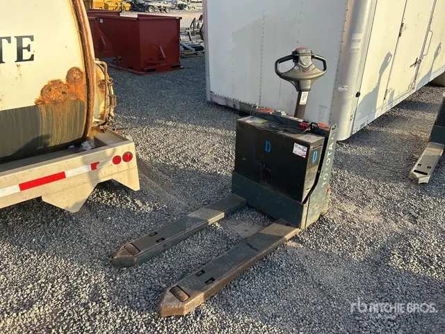 Toyota 8HBW23 4500 lb Electric Pallet Jack