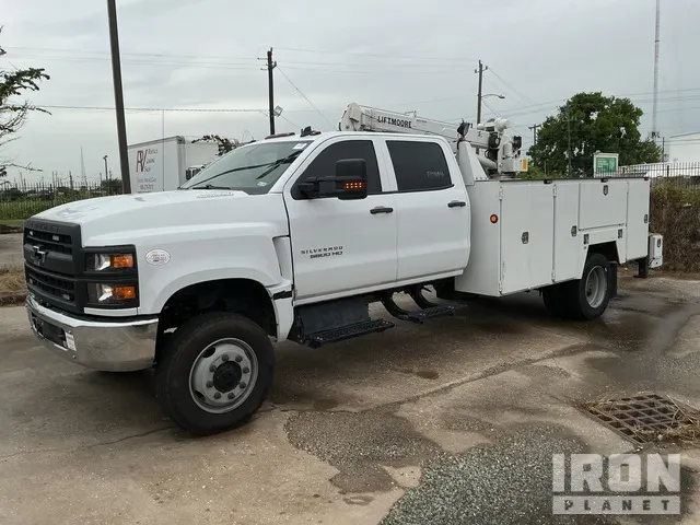 2022 Chevrolet Silverado 5500HD 4x4 Crew Cab Service Truck