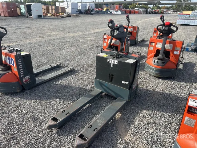 Toyota 8HBW23 4500 lb Electric Pallet Jack