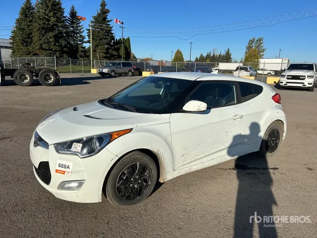 2013 Hyundai Veloster Base Automobile