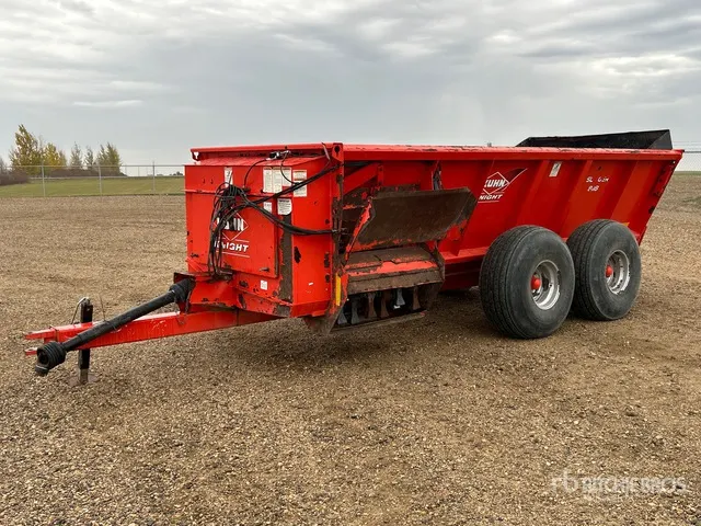 Kuhn 8118 3 ft T/A Side Slinger Manure Spreader