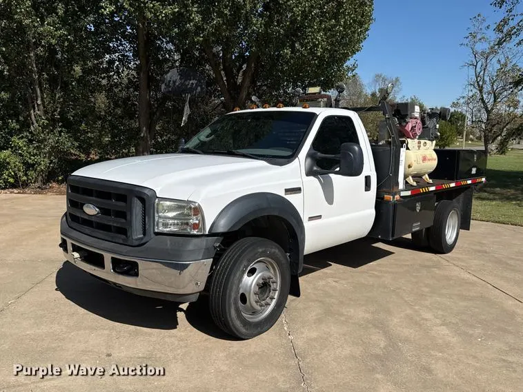 2007 Ford F550 Super Duty flatbed truck
