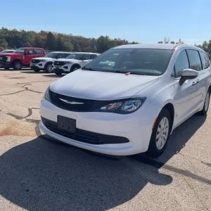 2020 Chrysler Voyager Mini Van (Has WI Title)